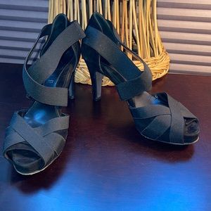 Black Dana Davis D’Orsay peep toe two inch heels in suede and fabric size 9.5